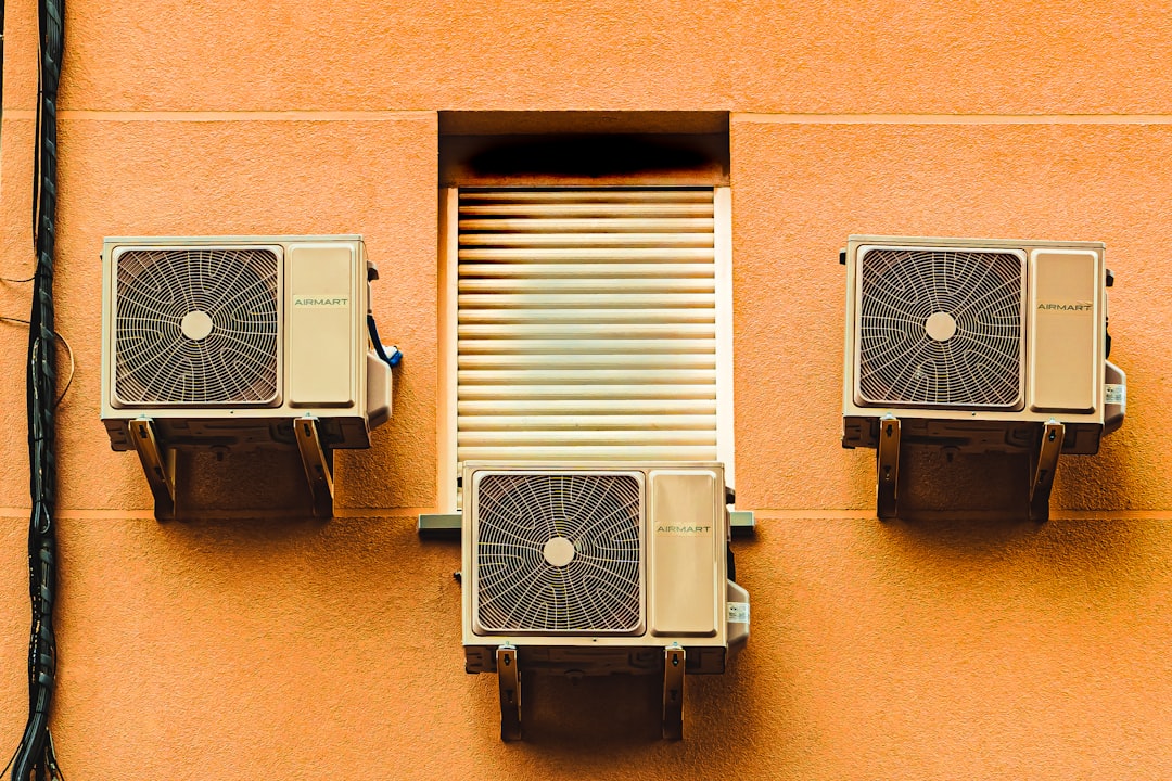 black-and-gray-box-fan-bpq1x06-yhq